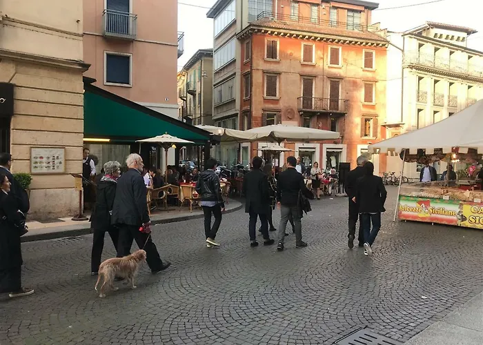 Via Roma 12 4* فيرونا