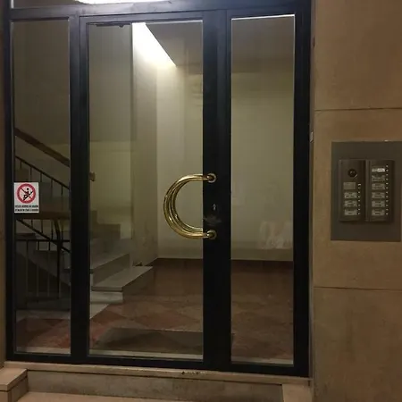 Πανσιόν Via Roma 12 4*