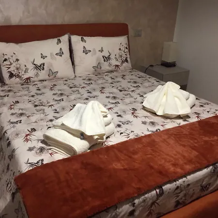 Πανσιόν Via Roma 12 4*