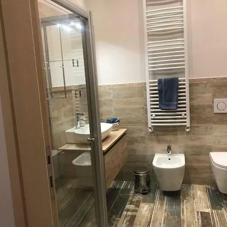 Πανσιόν Via Roma 12 4*