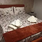 Πανσιόν Via Roma 12 4*